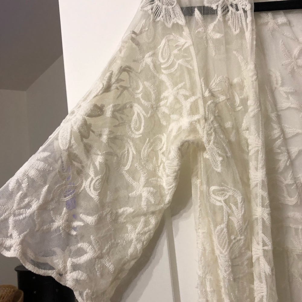 White Lace Robe - Picture 7 of 7